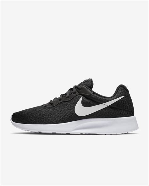 Nike Tanjun Men's Shoes. Nike CH